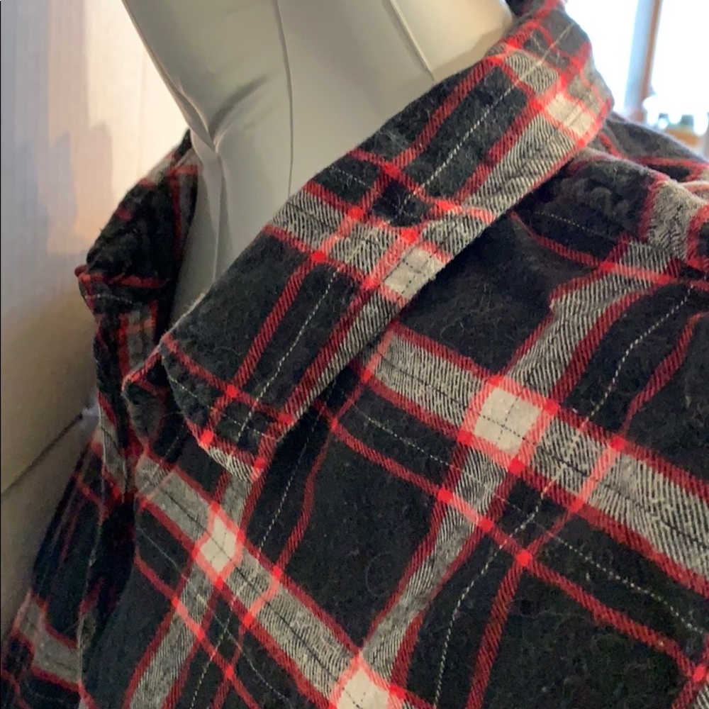Plaid flannel button down - Picture 5 of 7